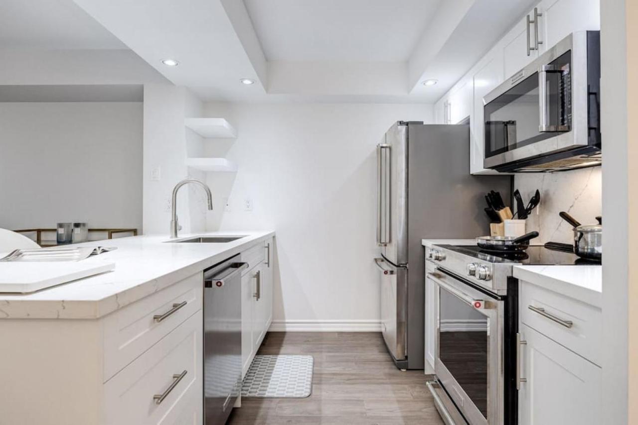 Urban With Highspeed Wifi Near Shopping Malls Holiday home Toronto