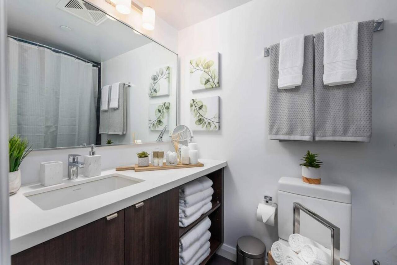 Modern Yorkville 1br 1ba Gym Upscale Area Holiday home *