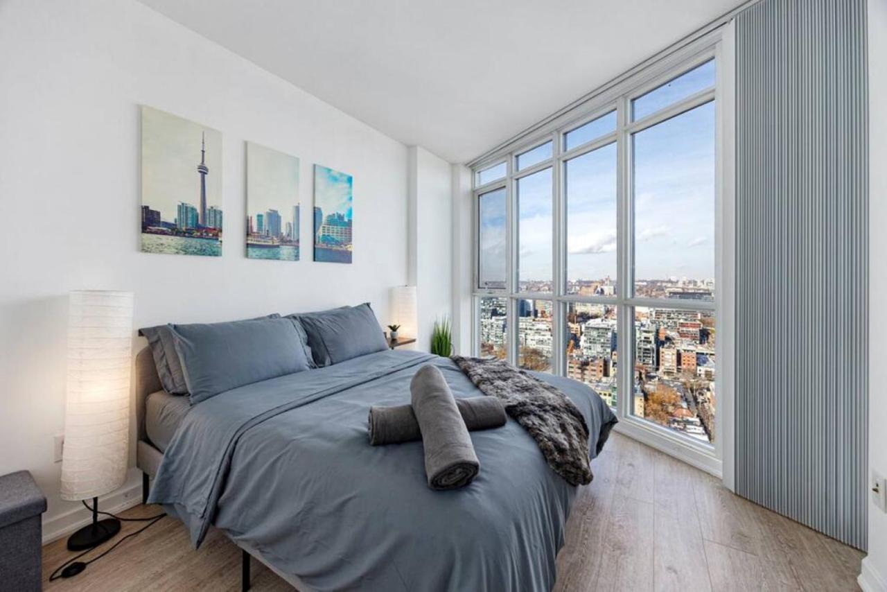 Holiday home 32nd Floor View W Balcony Wfh Set Up Parking Toronto