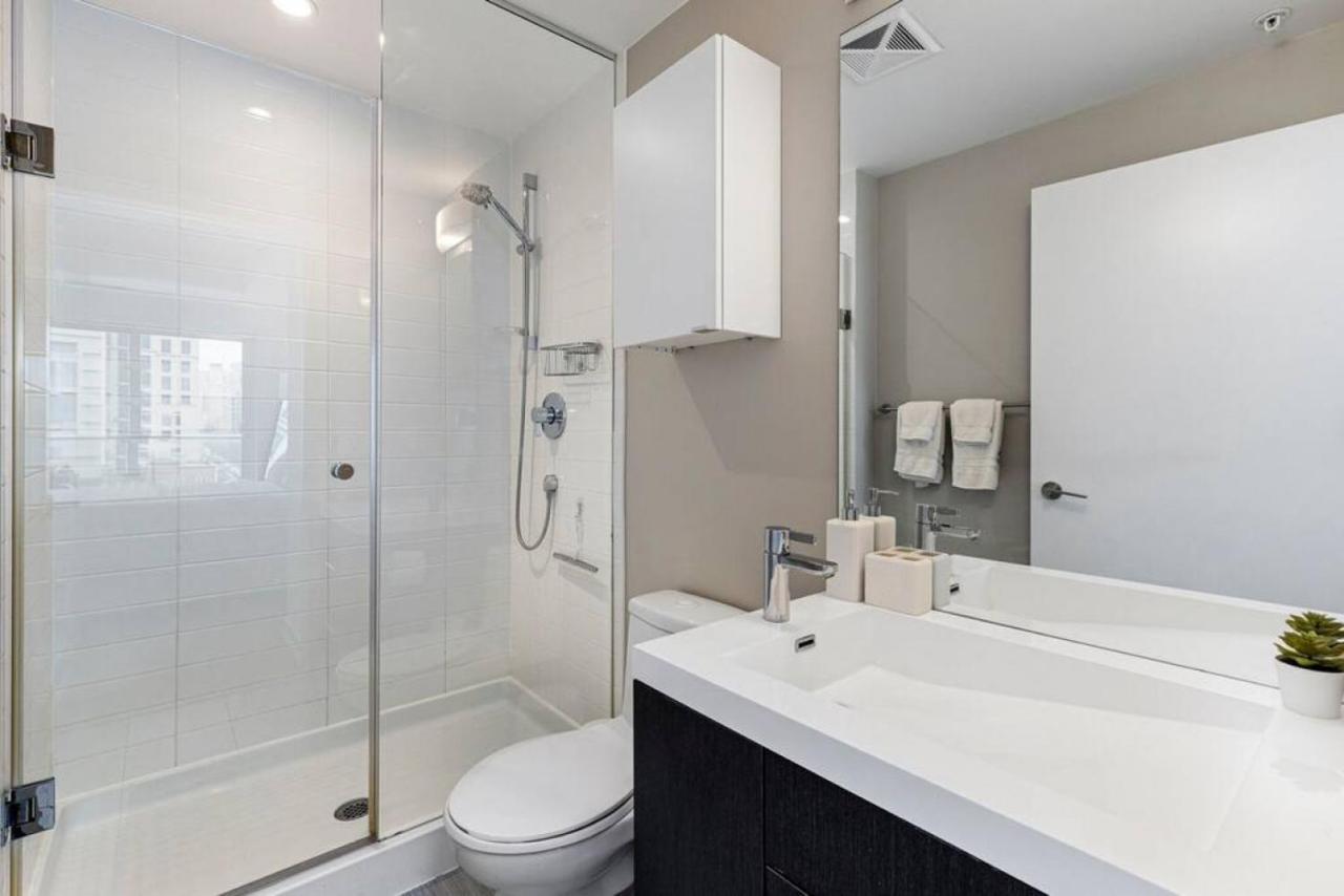 Holiday home Comfy 2 Bedroom 2 Ba Ent District Work From Toronto