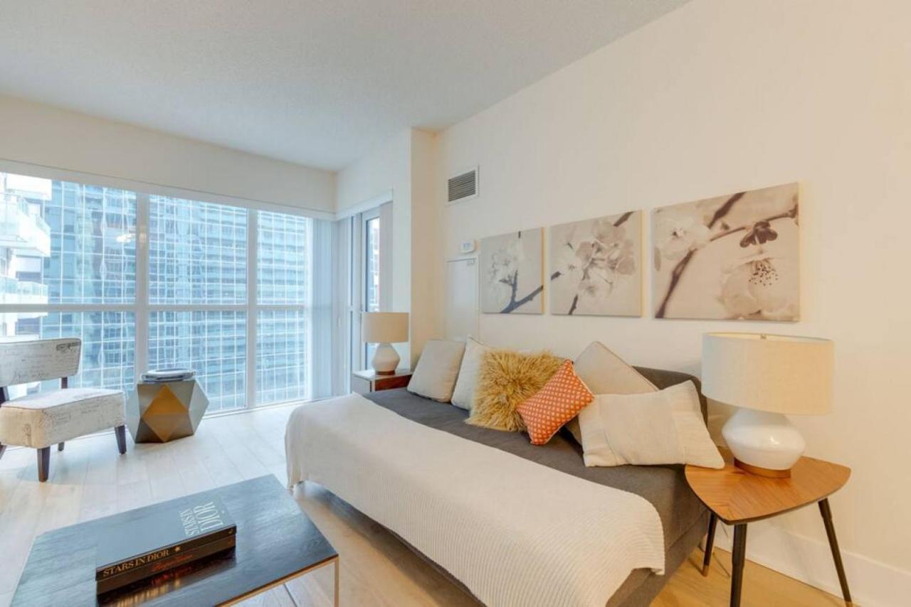 Holiday home Lux 2br 1ba Steps To Cn Tower W Parking Included Toronto