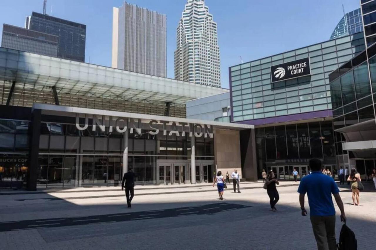 Holiday home Lux 2br 1ba Steps To Cn Tower W Parking Included