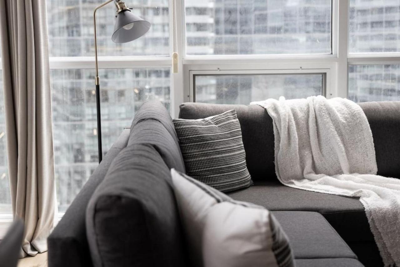 Cozy Downtown 2br Near Cn Tower With Balcony *