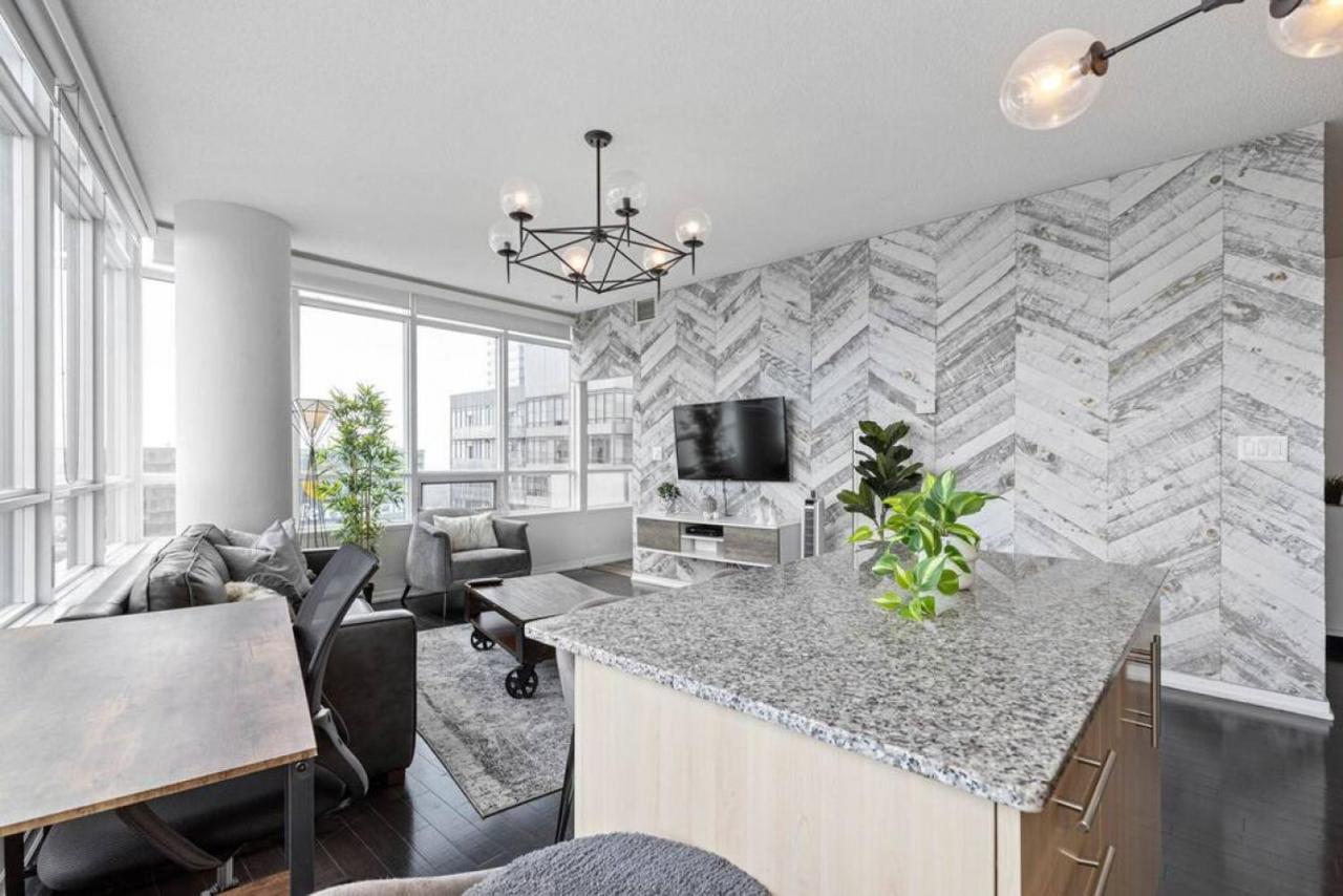Skyline Waterfront 2br 2ba Wparking Near Mtcc Holiday home