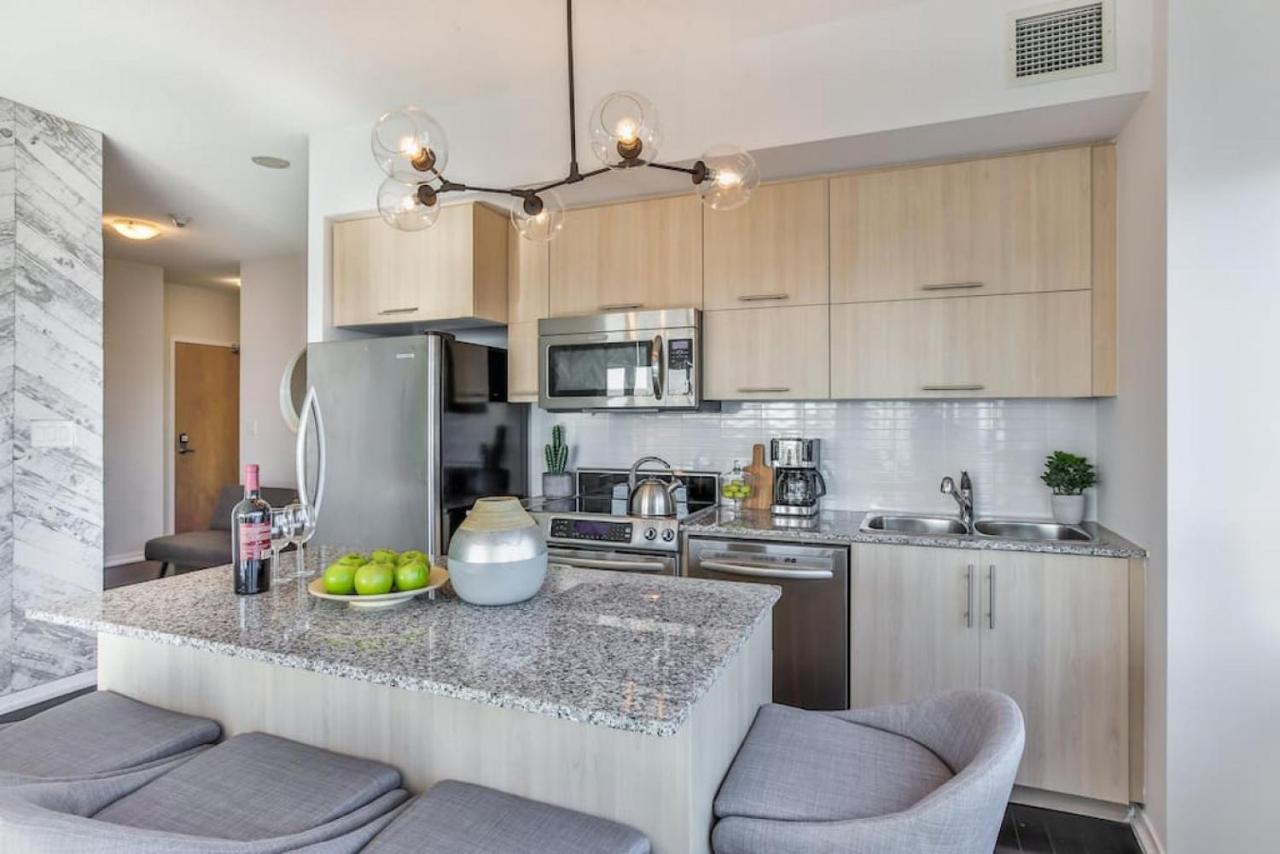 Skyline Waterfront 2br 2ba Wparking Near Mtcc
