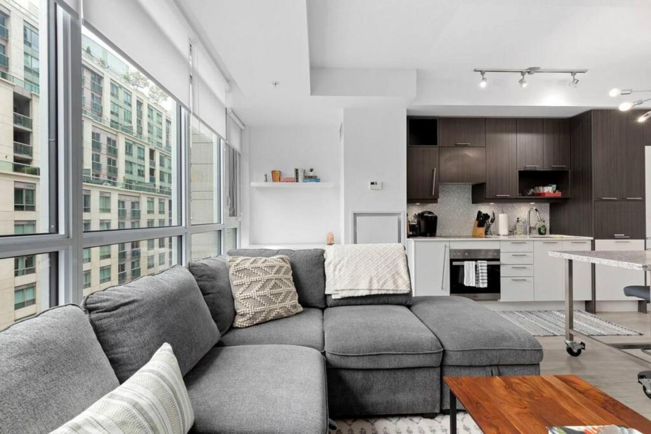 Comfy 2 Bedroom 2 Ba Ent District Work From Toronto