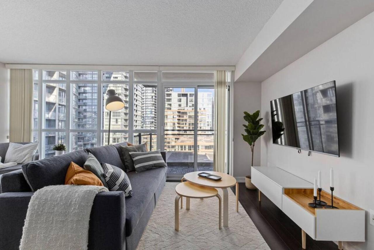 Holiday home Work From With Parking Wifi And Cn Tower View Toronto
