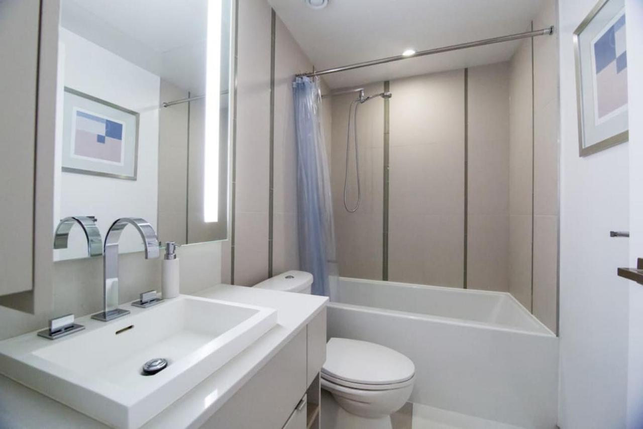 Cozy 1 Bedroom Air Mattress Cn Tower Ent District Mtcc