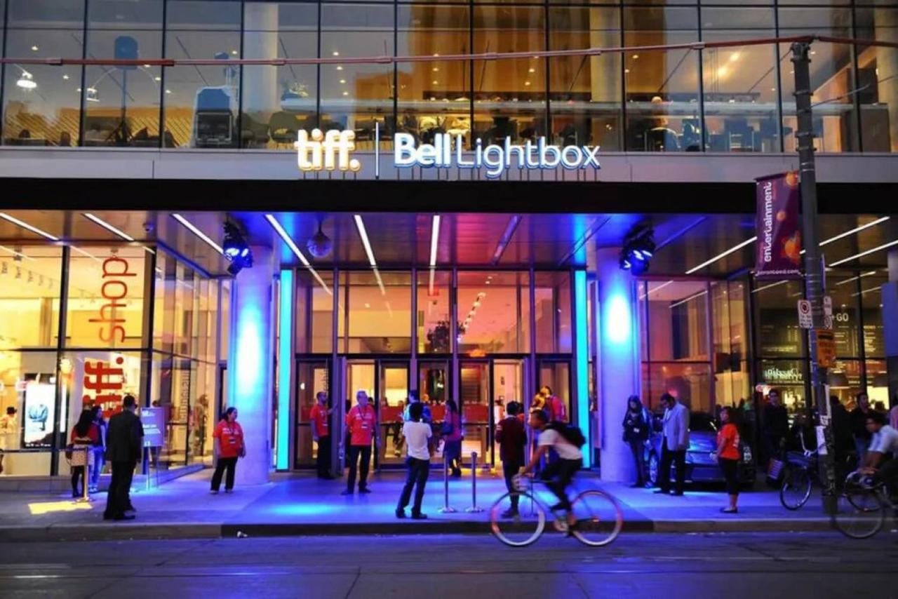 Lux 2br 1ba Steps To Cn Tower W Parking Included Toronto