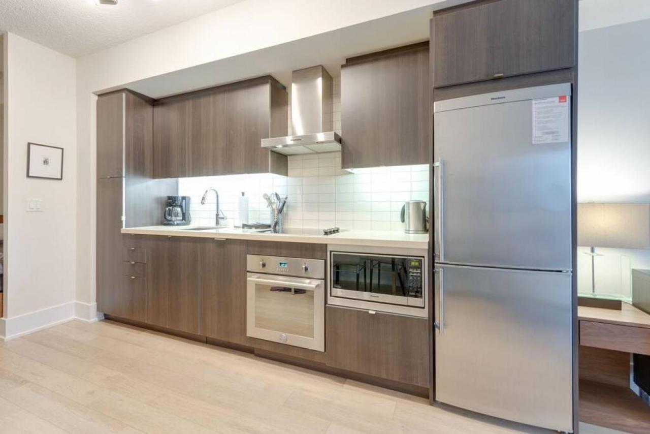 Holiday home Lux 2br 1ba Steps To Cn Tower W Parking Included Toronto