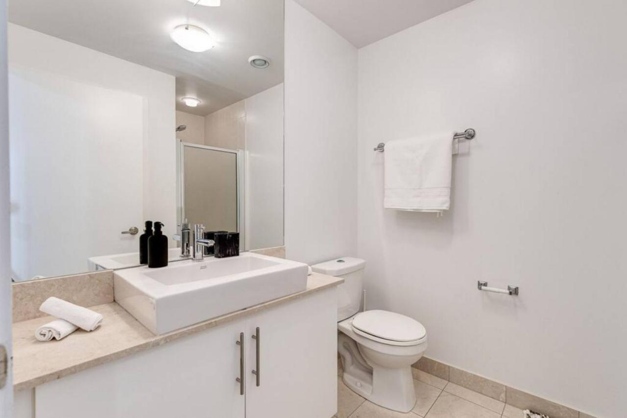 Holiday home Cozy Downtown 2br Near Cn Tower With Balcony Toronto