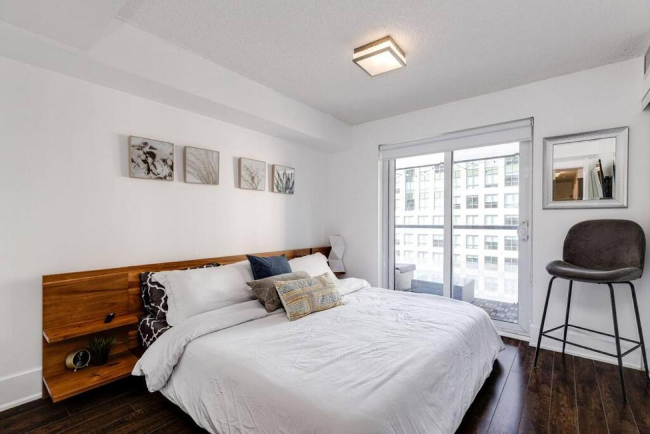 3br Rooftop Pool Gym Steps To Mtcc And Cn Tower With Parking Toronto