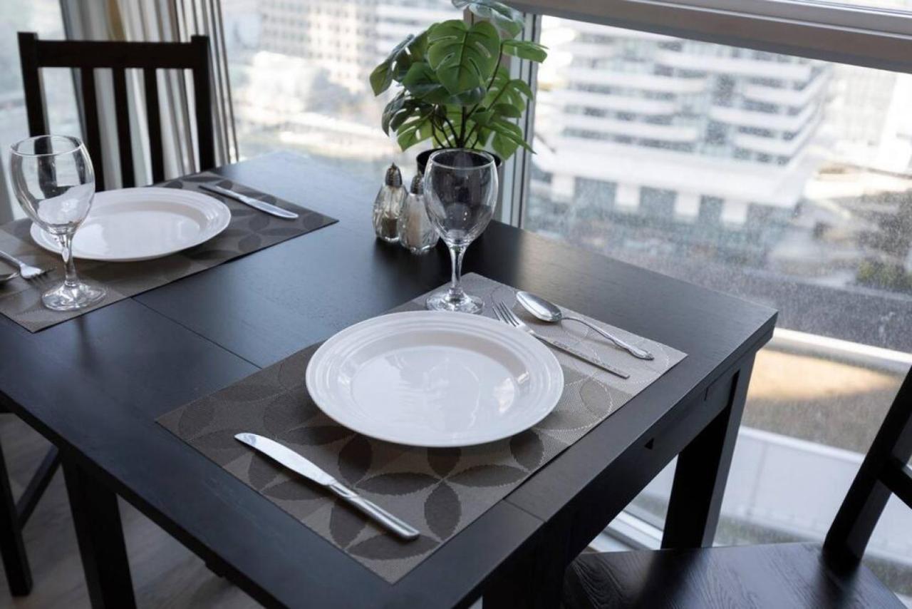 Holiday home Classy 1br Den W Amazing Skyline View And Wfh