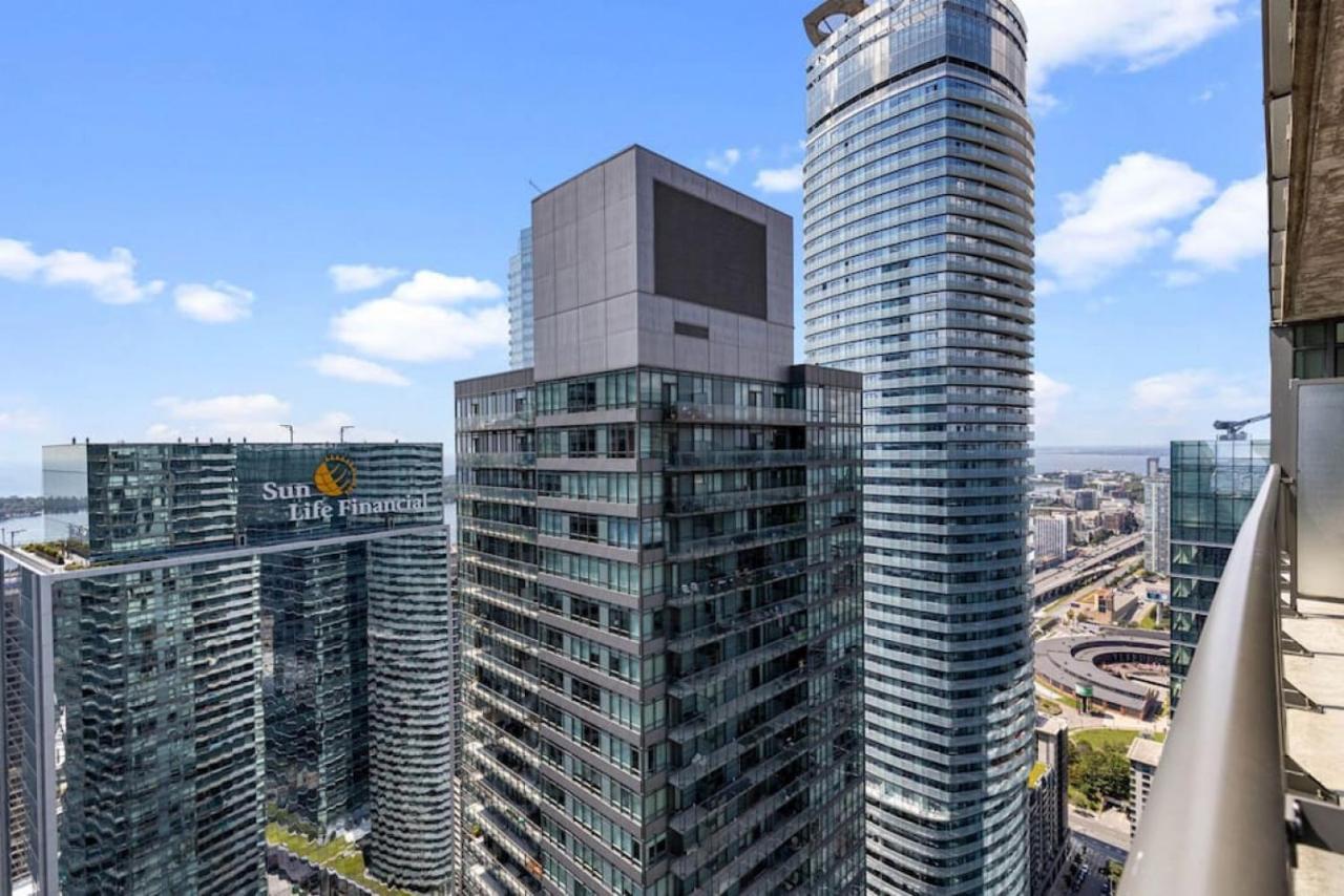 Skyline Waterfront 2br 2ba Wparking Near Mtcc Holiday home Toronto
