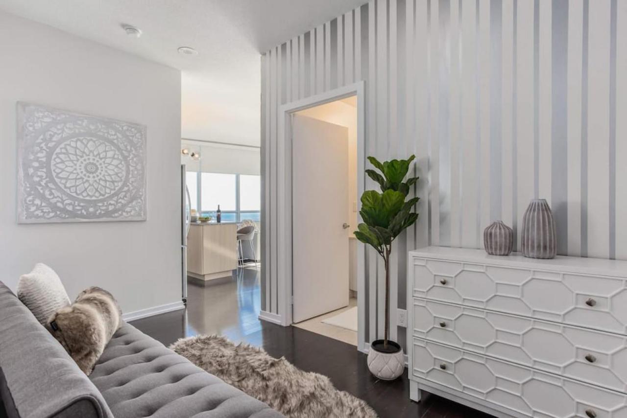 Holiday home Skyline Waterfront 2br 2ba Wparking Near Mtcc Toronto