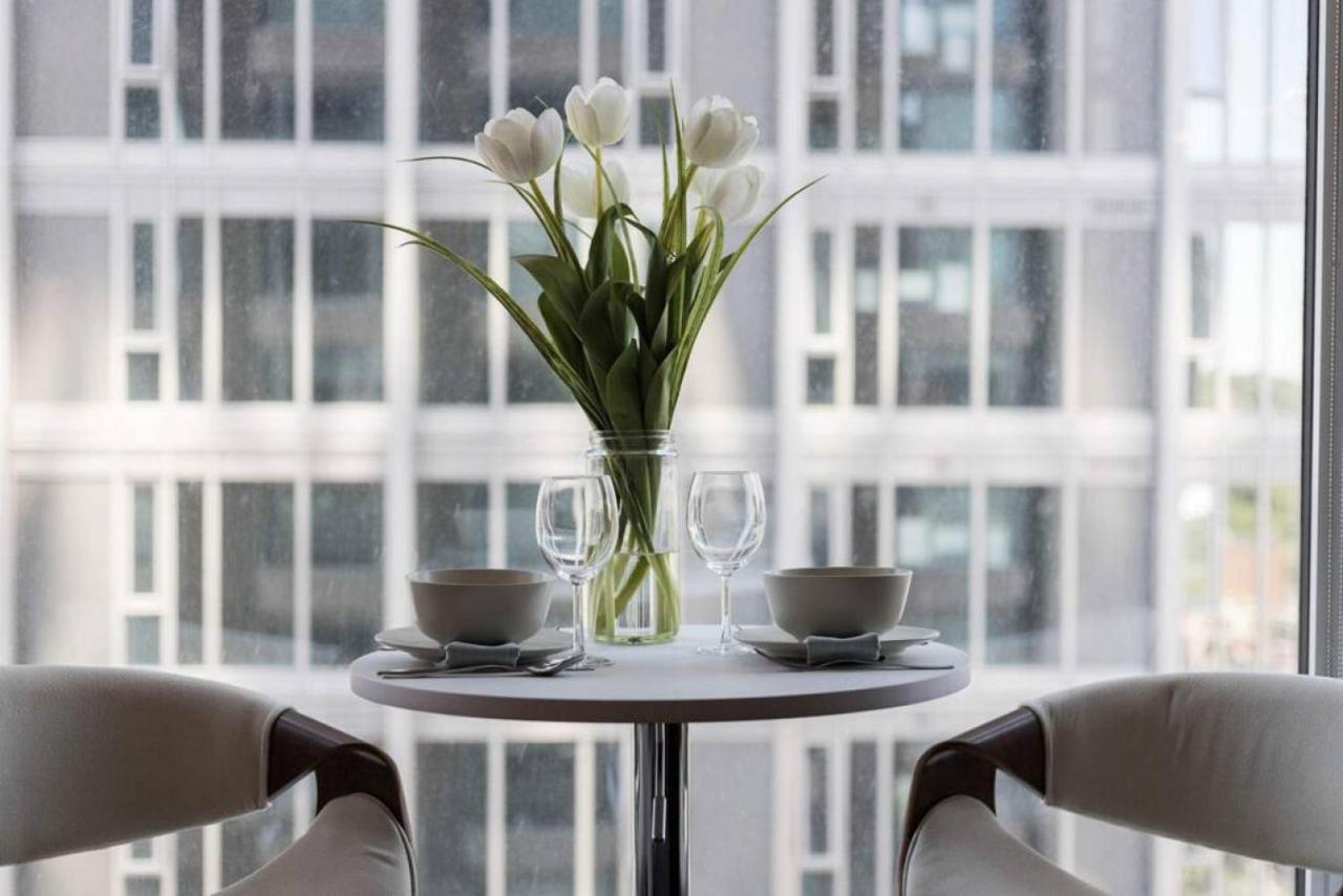 Modern Yorkville 1br 1ba Gym Upscale Area * Toronto