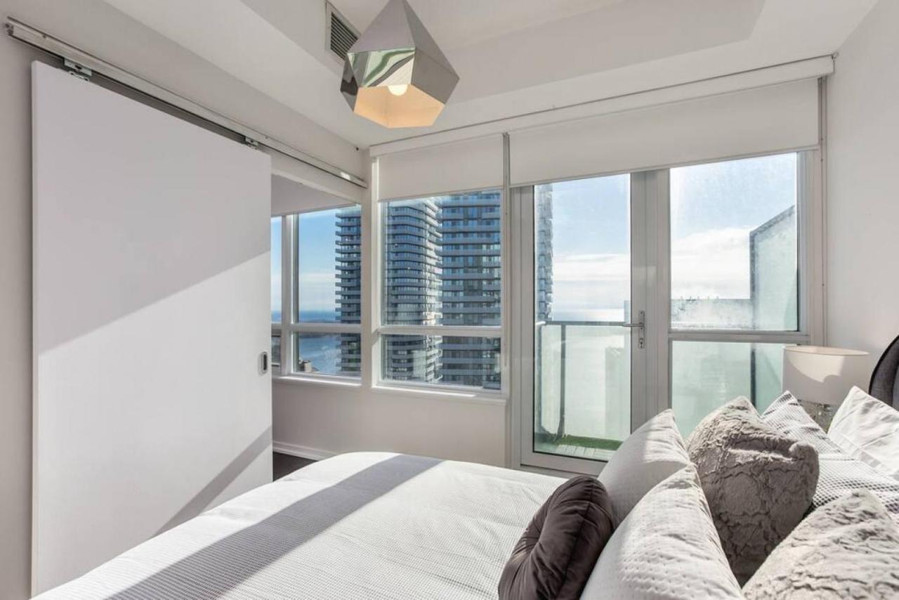 Holiday home Skyline Waterfront 2br 2ba Wparking Near Mtcc Toronto
