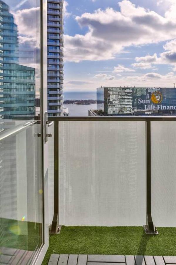 Skyline Waterfront 2br 2ba Wparking Near Mtcc Holiday home