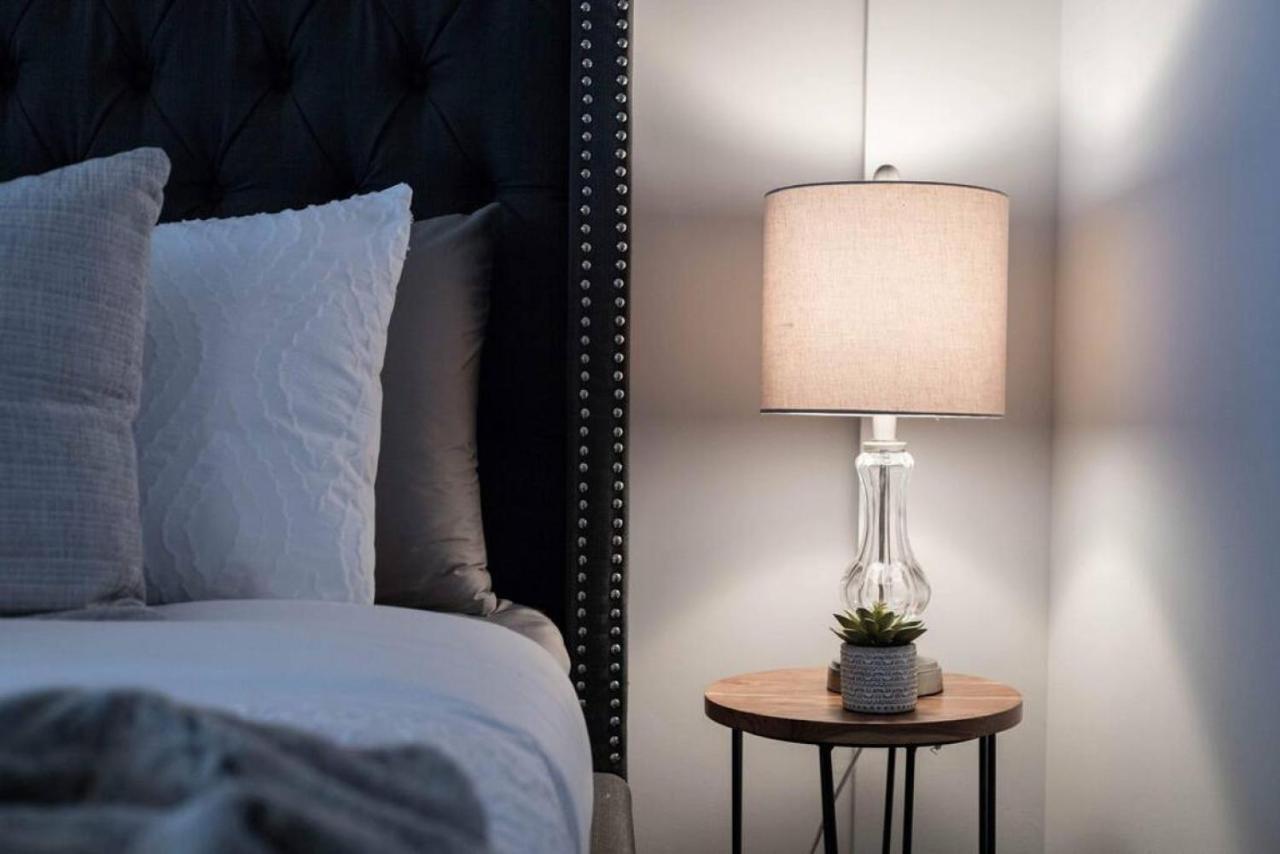 Modern Yorkville 1br 1ba Gym Upscale Area Holiday home *