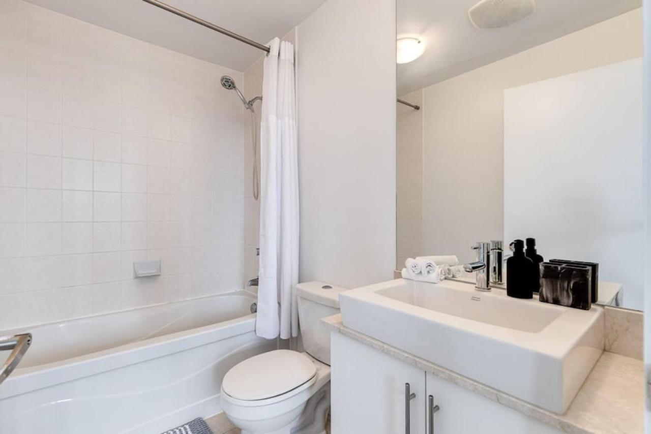 Cozy Downtown 2br Near Cn Tower With Balcony Toronto