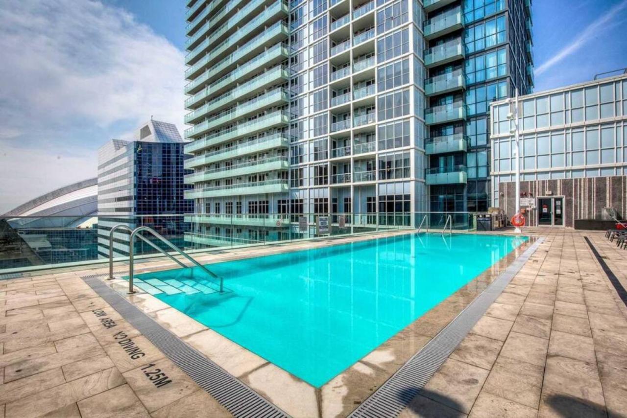 3br Rooftop Pool Gym Steps To Mtcc And Cn Tower With Parking *