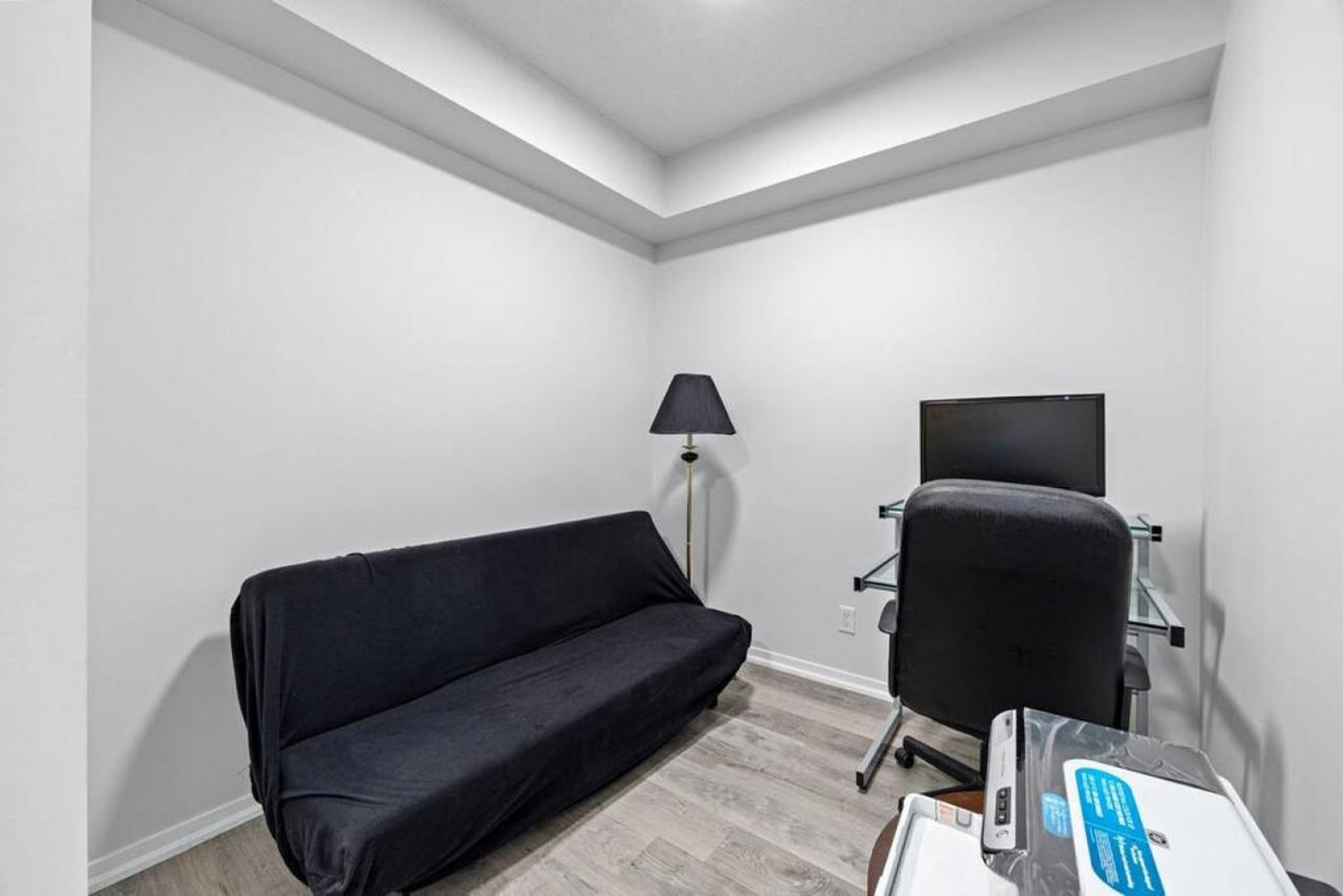 Classy 1br Den W Amazing Skyline View And Wfh