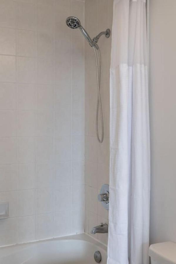 Cozy Downtown 2br Near Cn Tower With Balcony Holiday home