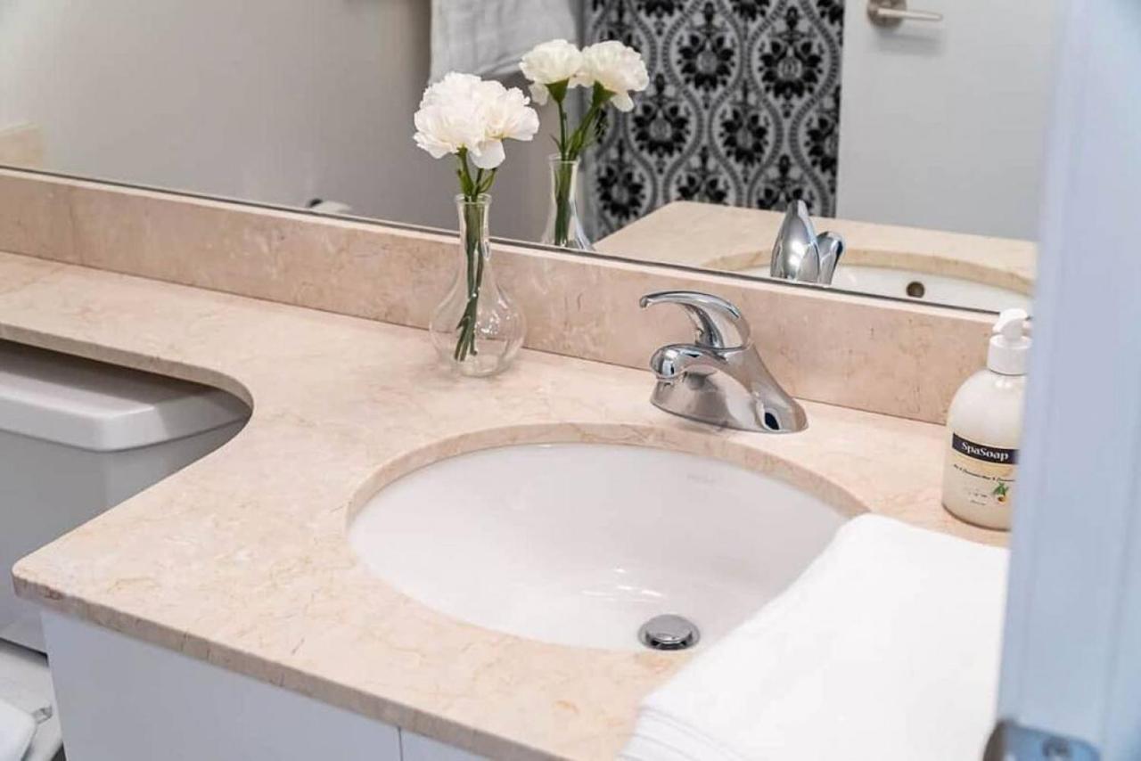 Ferienhaus Beautiful 1bd 1ba And Views Toronto