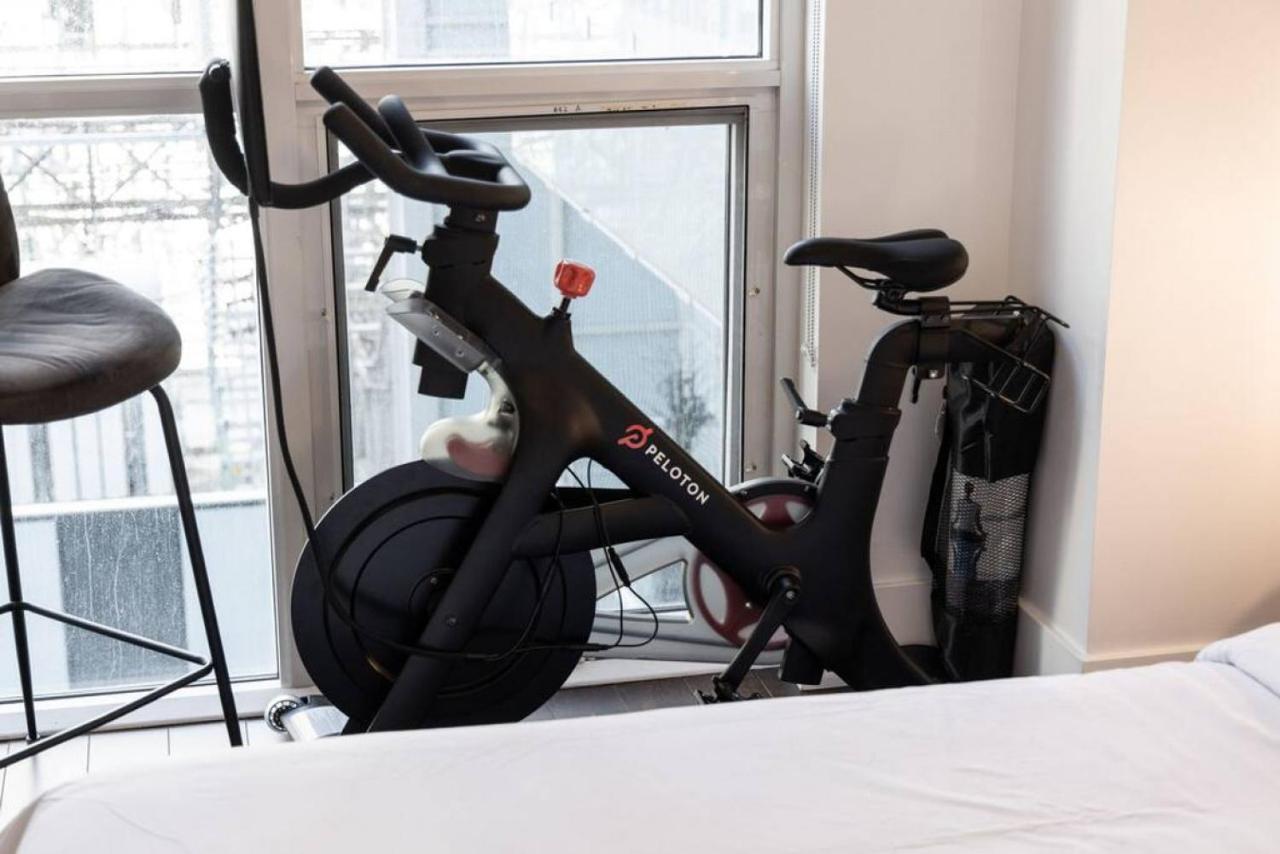 3br Rooftop Pool Gym Steps To Mtcc And Cn Tower With Parking *