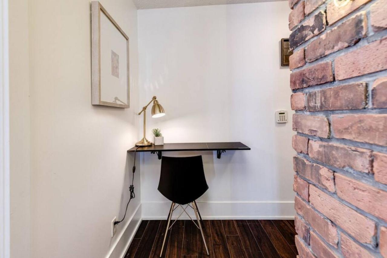 3br Rooftop Pool Gym Steps To Mtcc And Cn Tower With Parking