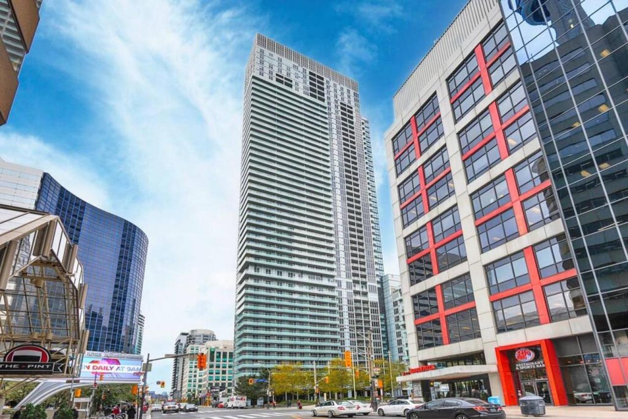 3br Rooftop Pool Gym Steps To Mtcc And Cn Tower With Parking * Toronto