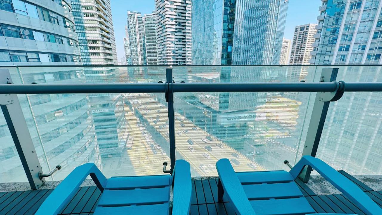 Hotel Downtown High Floor Suites With Balcony Toronto