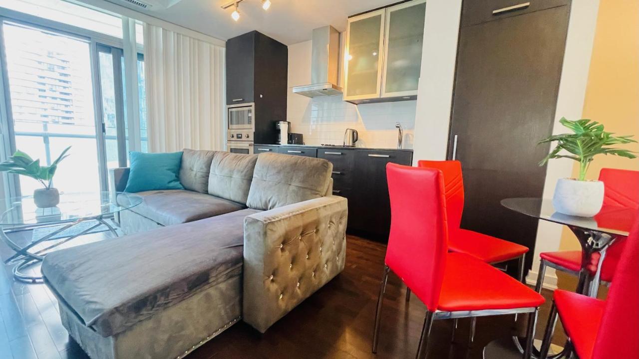 Hotel Downtown High Floor Suites With Balcony