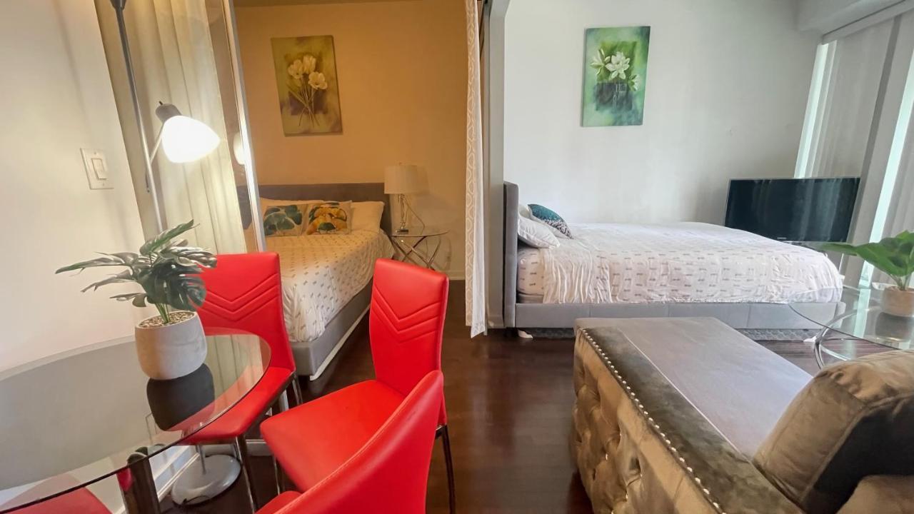 Hotel Downtown High Floor Suites With Balcony Toronto