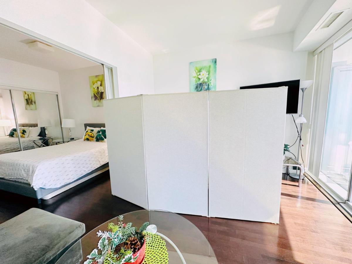 Downtown High Floor Suites With Balcony * Toronto