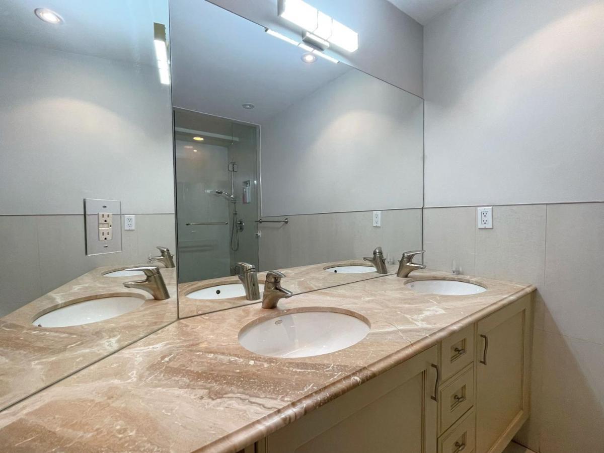 Guest house Private In Forest Hill With Full Kitchen And Parking *