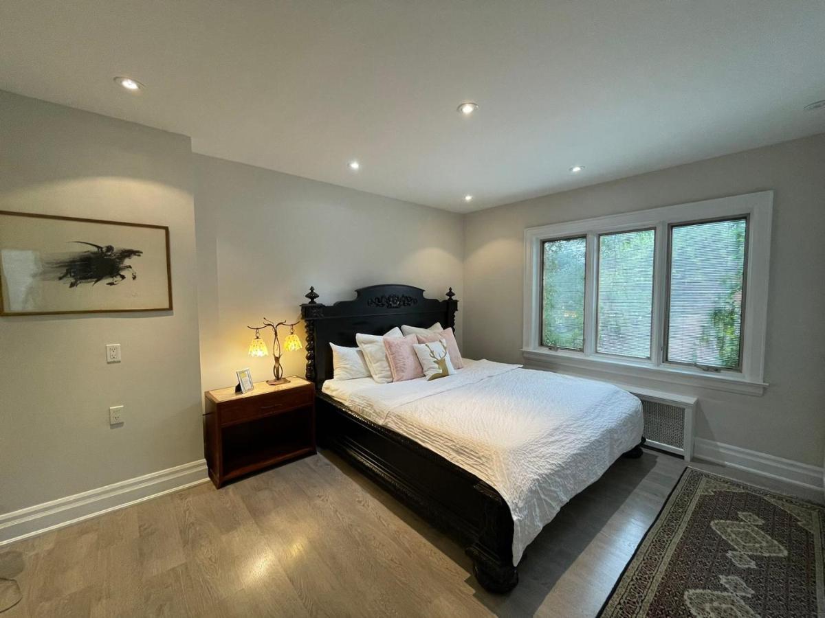 Private In Forest Hill With Full Kitchen And Parking Toronto
