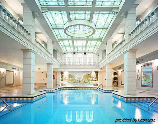 Grand & 4* Toronto