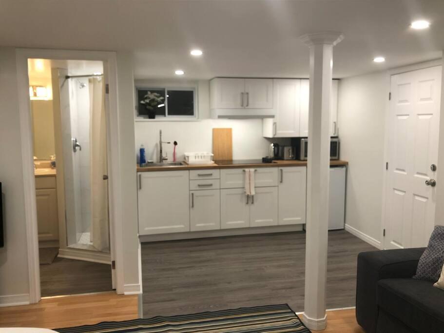 Entire Suite: Private Basement Studio Apartment! *