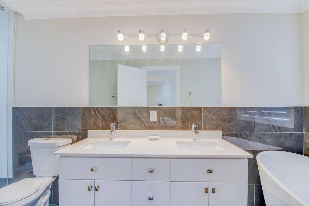 Luxury House, 25 Minutes To Toronto Downtown Holiday home