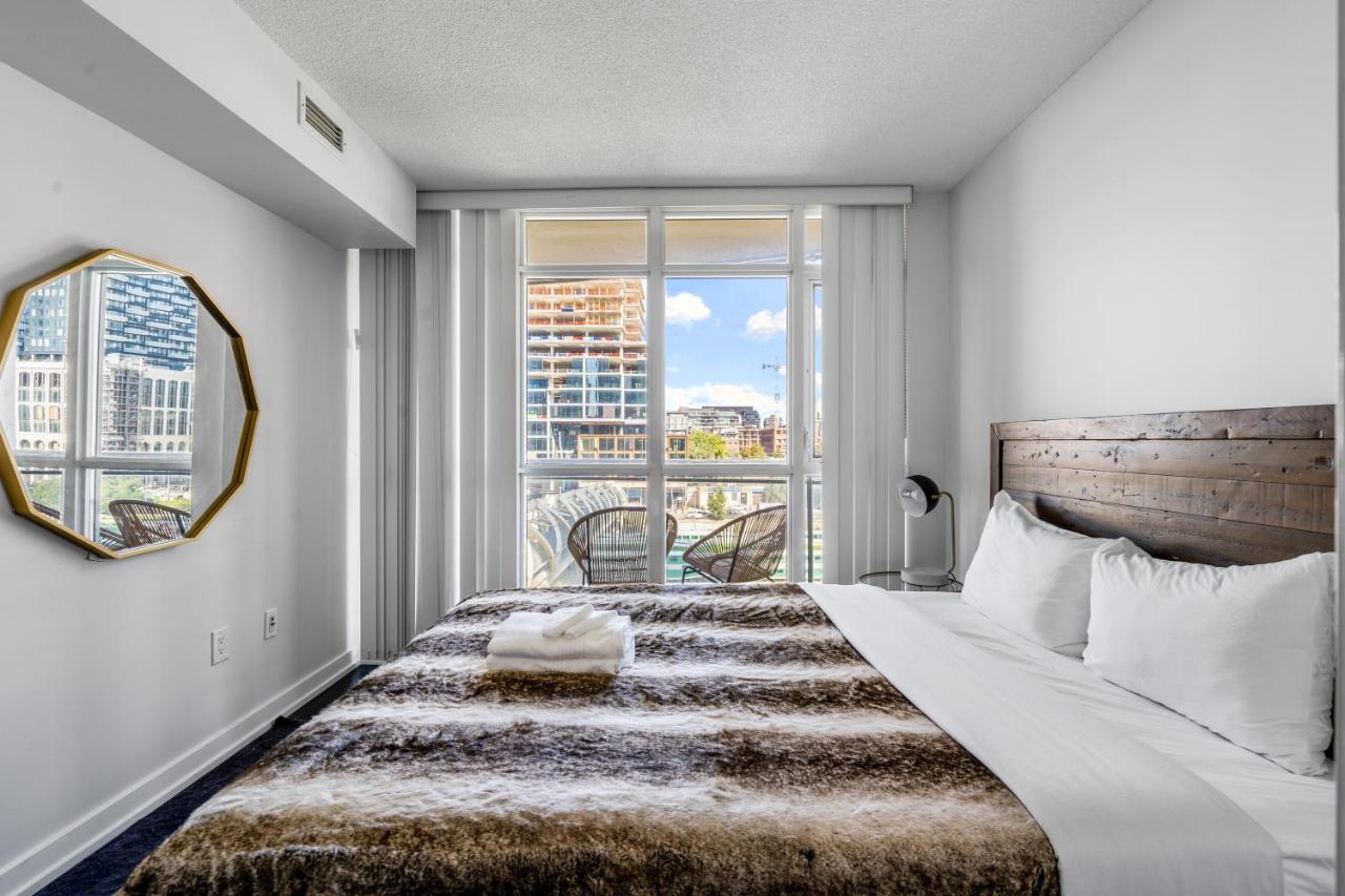 Family Oriented Downtown 2bdrm With Parking & Office Space Apartment Toronto