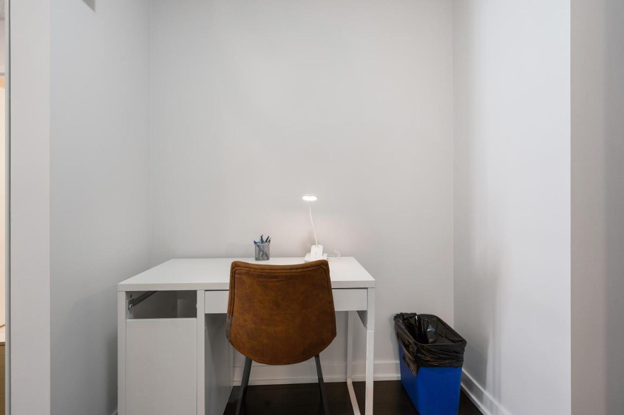 Apartment Family Oriented Downtown 2bdrm With Parking & Office Space Toronto