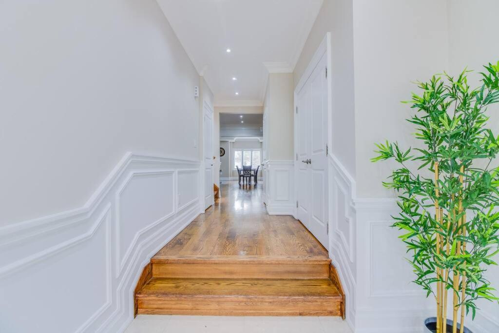 Luxury House, 25 Minutes To Toronto Downtown Holiday home