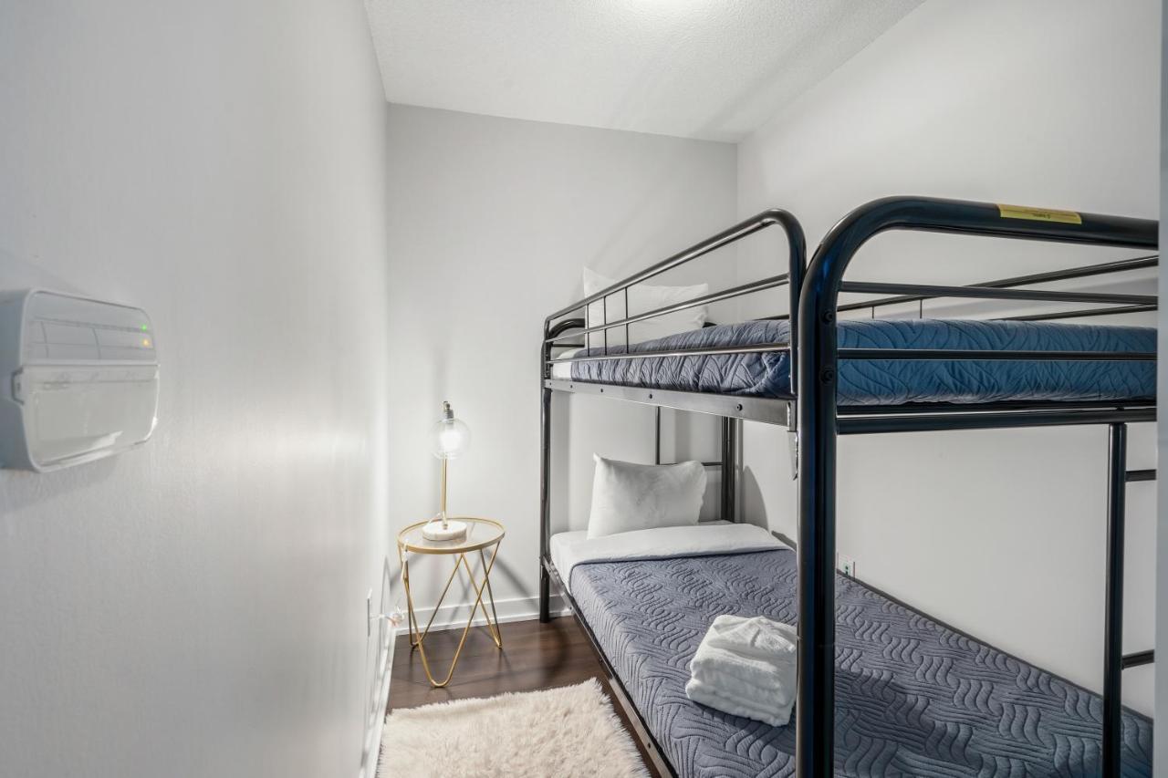 Family Oriented Downtown 2bdrm With Parking & Office Space Apartment Toronto