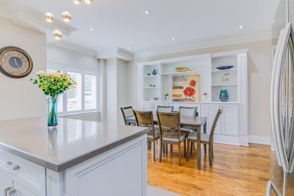 Luxury House, 25 Minutes To Toronto Downtown Holiday home *