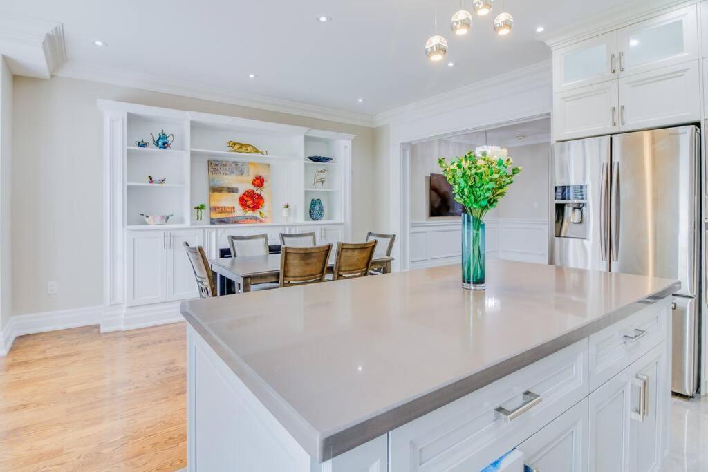 Luxury House, 25 Minutes To Toronto Downtown Holiday home Toronto