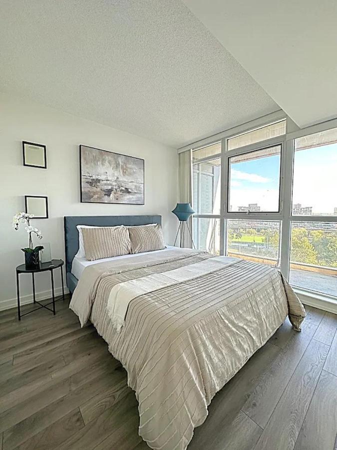 Apartment Modern 2bd + 2 Bath By Cn Tower With Free Parking.