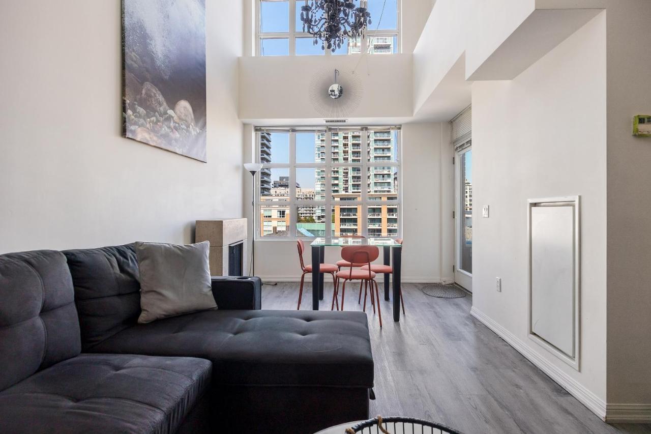 1 Bed Den Downtown