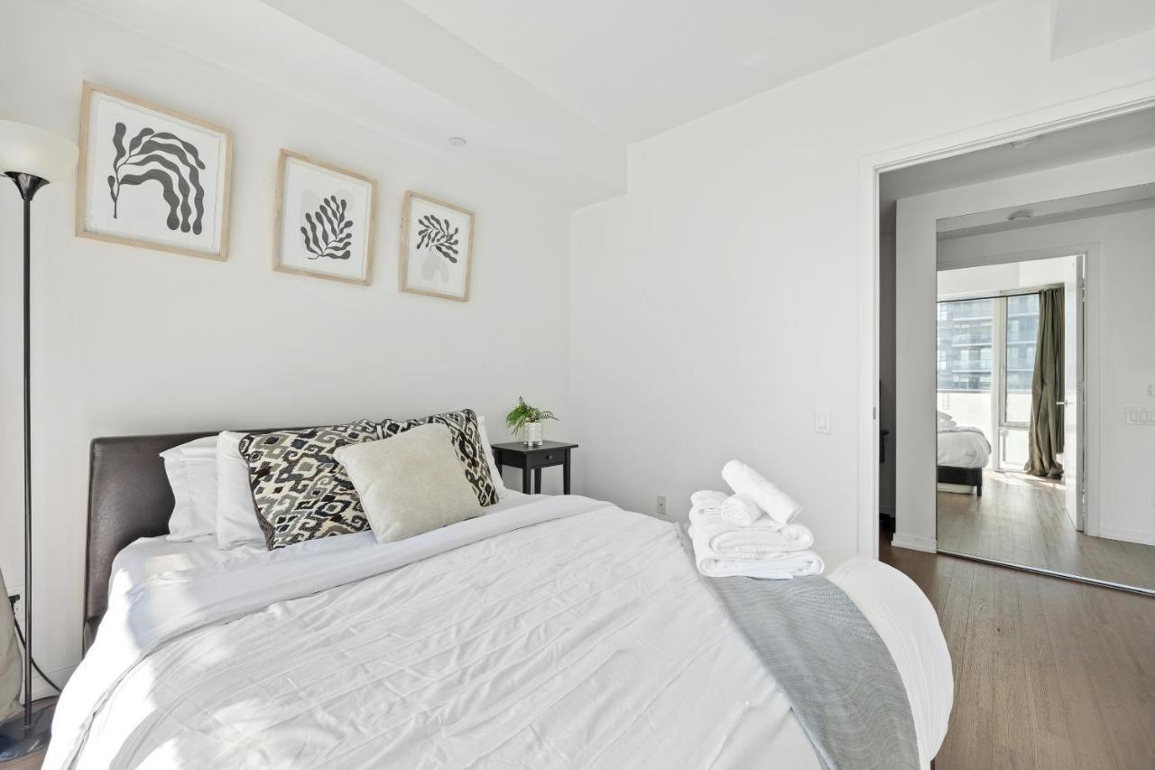 Modern In The Heart Of Downtown Apartment *