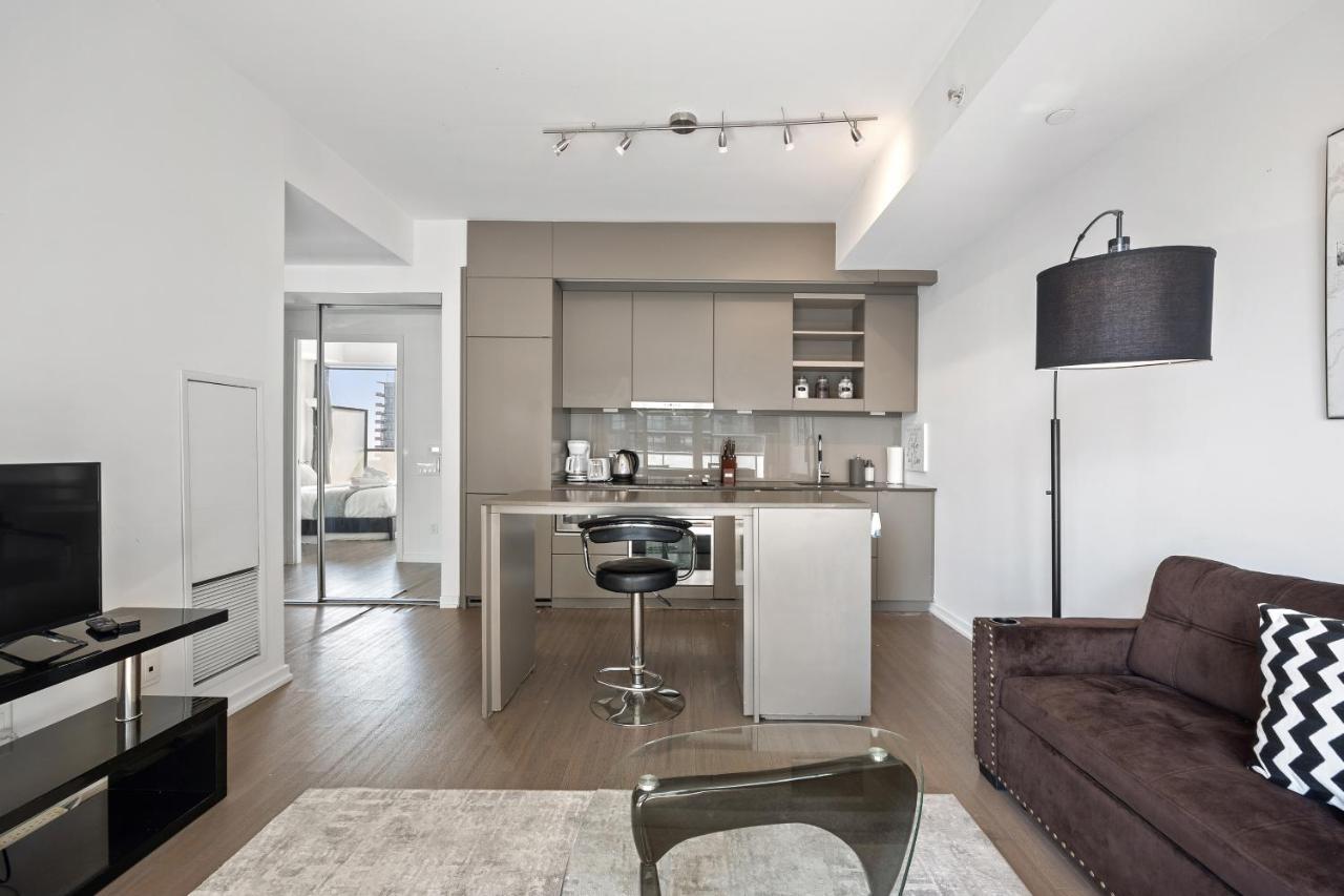 Modern In The Heart Of Downtown * Toronto
